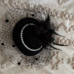 Elegant Black Fascinator with Pearls